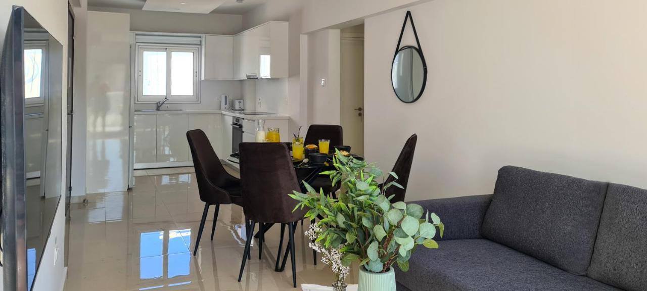 Phaedrus Living: Seaside Luxury Flat Lighthouse 65 Apartment